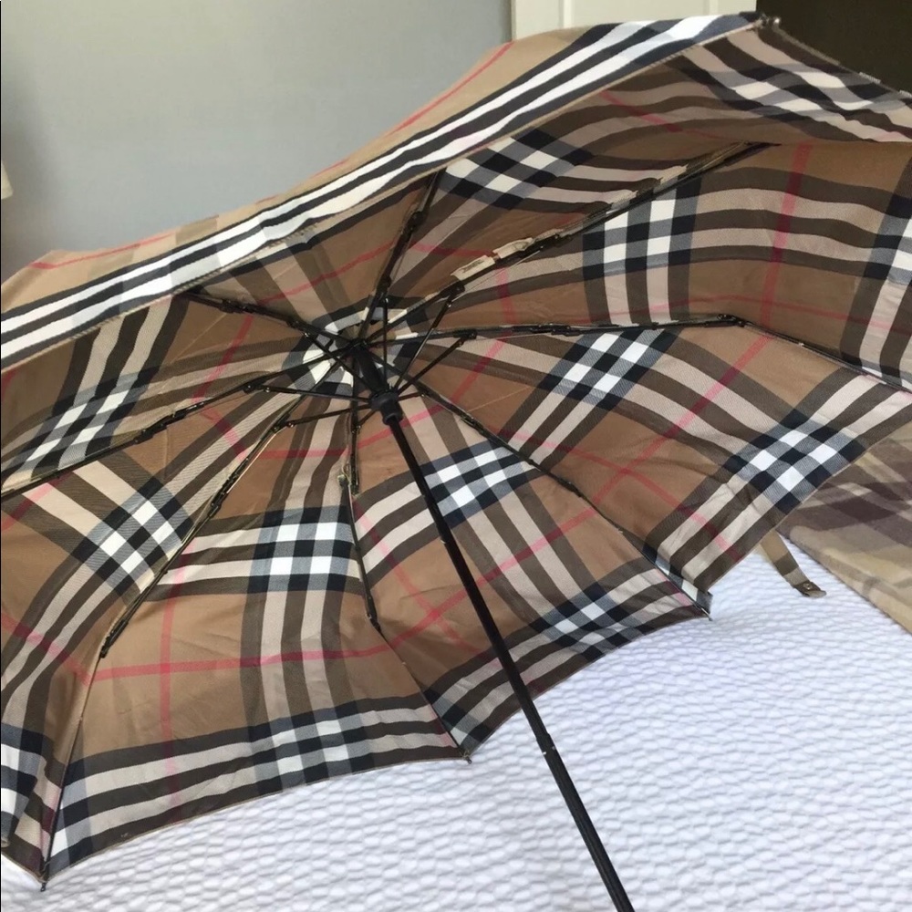 Burberry Umbrella (REQUIRES REPAIR!!)